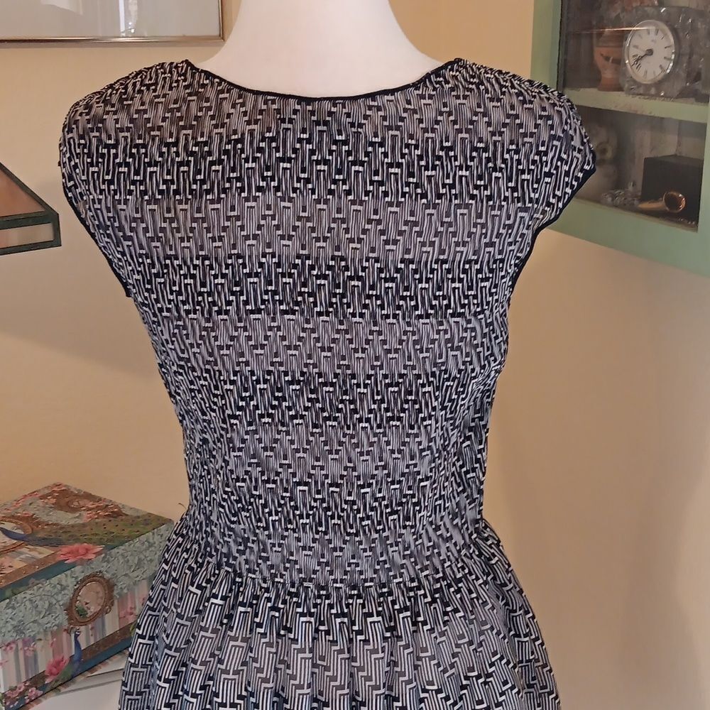 Max Edition Geometric Design Dress - Picture 6 of 9